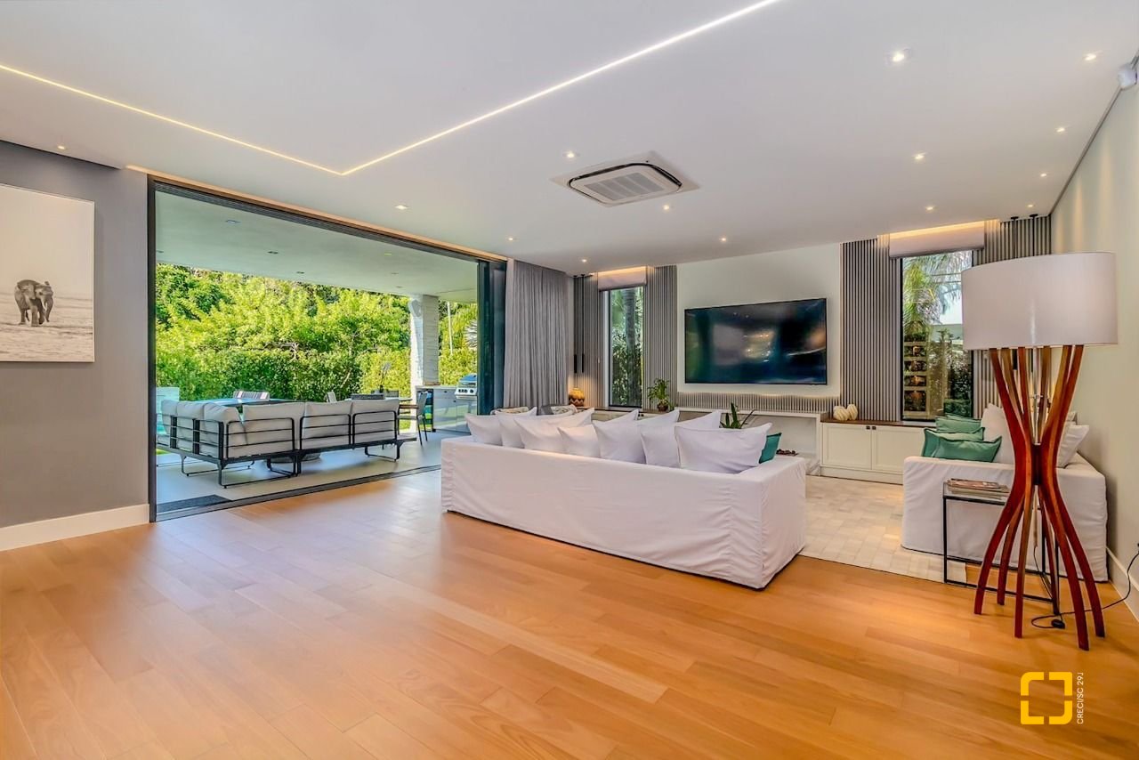 Casa com 564m², 8 quartos (sendo 4 suítes), 4 garagens, no bairro Jurerê Internacional em Florianópolis