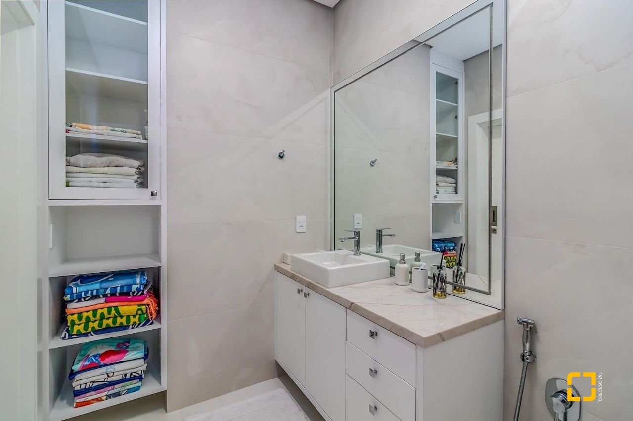 Casa com 564m², 8 quartos (sendo 4 suítes), 4 garagens, no bairro Jurerê Internacional em Florianópolis