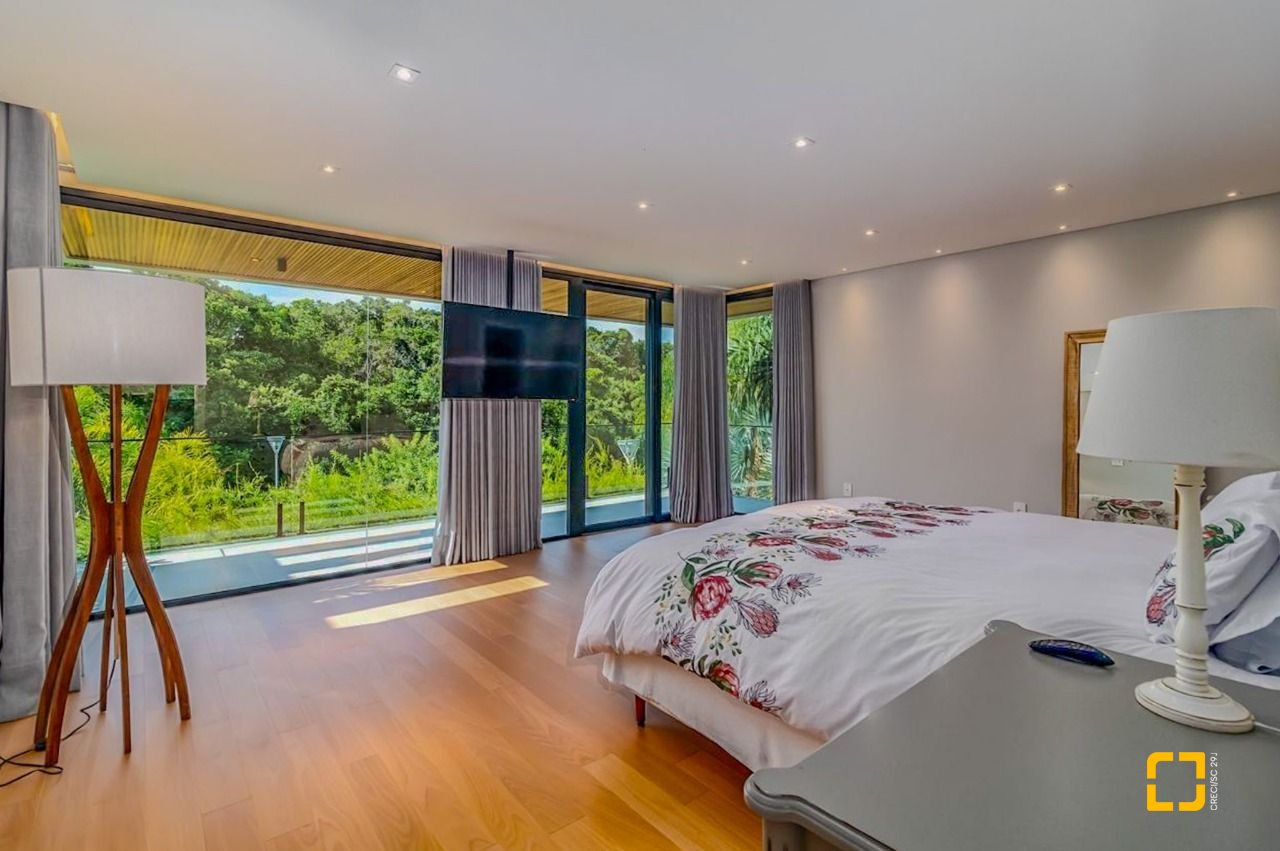 Casa com 564m², 8 quartos (sendo 4 suítes), 4 garagens, no bairro Jurerê Internacional em Florianópolis