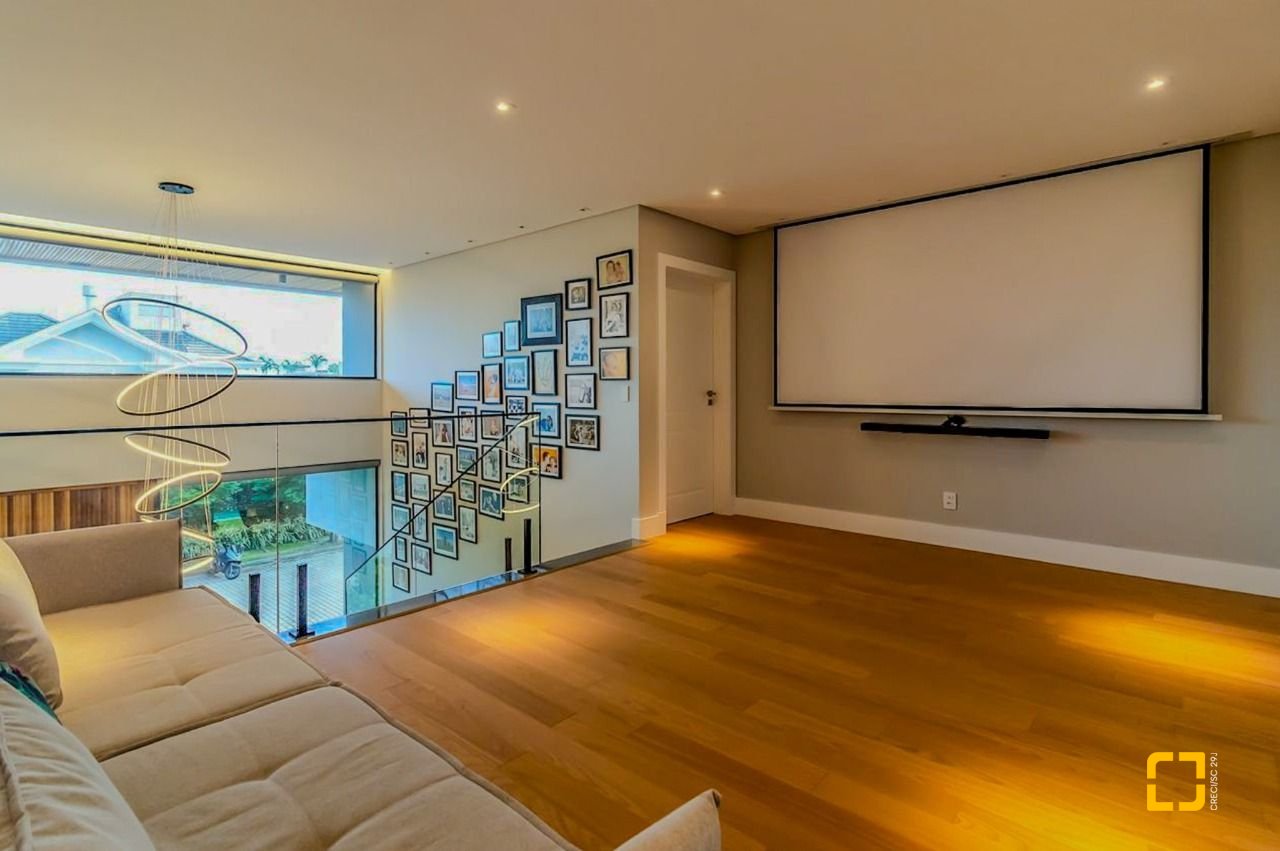 Casa com 564m², 8 quartos (sendo 4 suítes), 4 garagens, no bairro Jurerê Internacional em Florianópolis