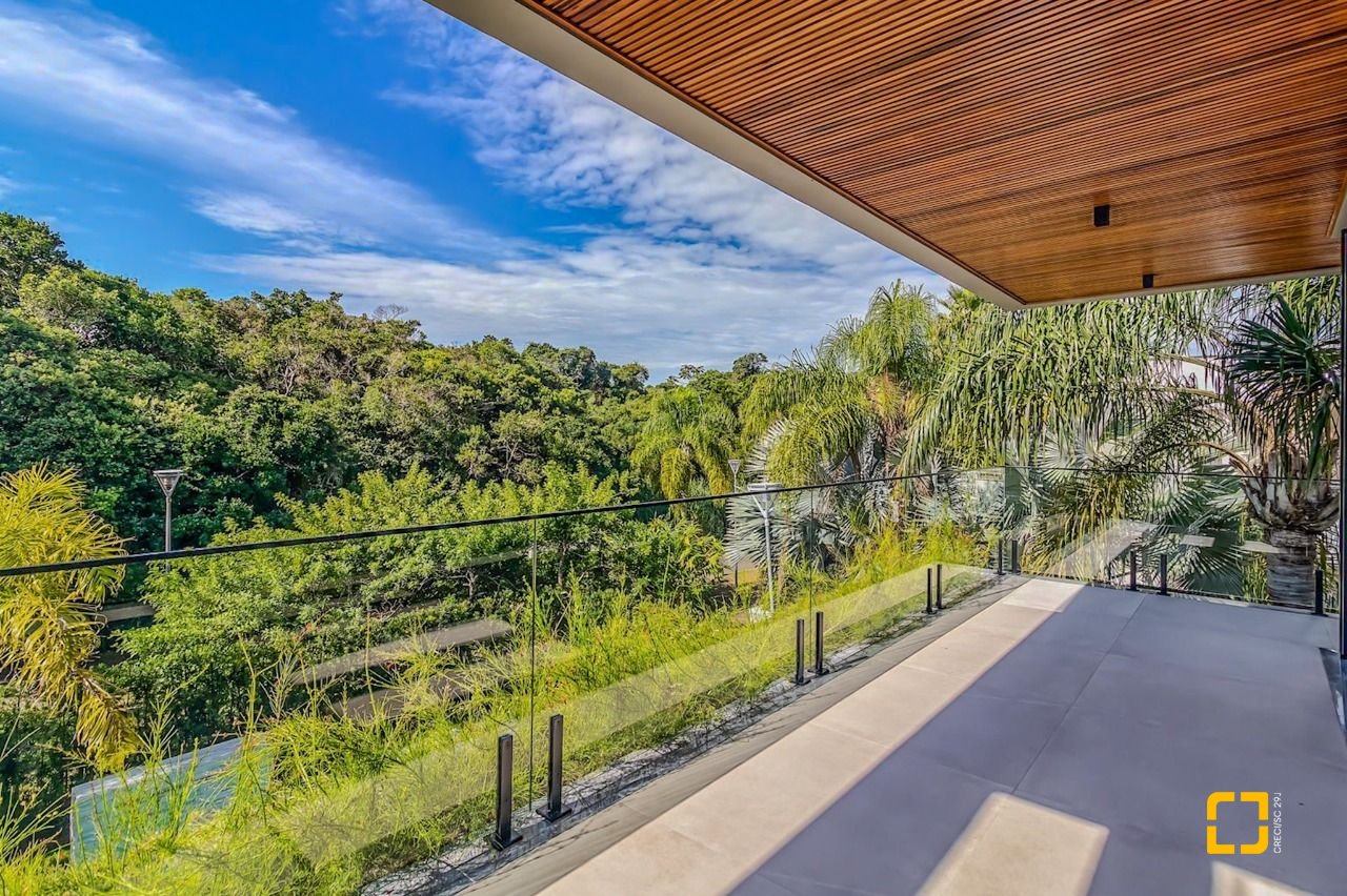 Casa com 564m², 8 quartos (sendo 4 suítes), 4 garagens, no bairro Jurerê Internacional em Florianópolis