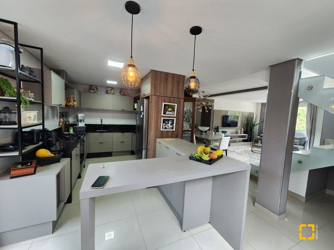 Casa com 178m², 6 quartos (sendo 3 suítes), 2 garagens, no bairro Córrego Grande em Florianópolis