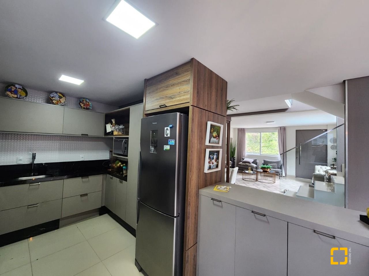 Casa com 178m², 6 quartos (sendo 3 suítes), 2 garagens, no bairro Córrego Grande em Florianópolis