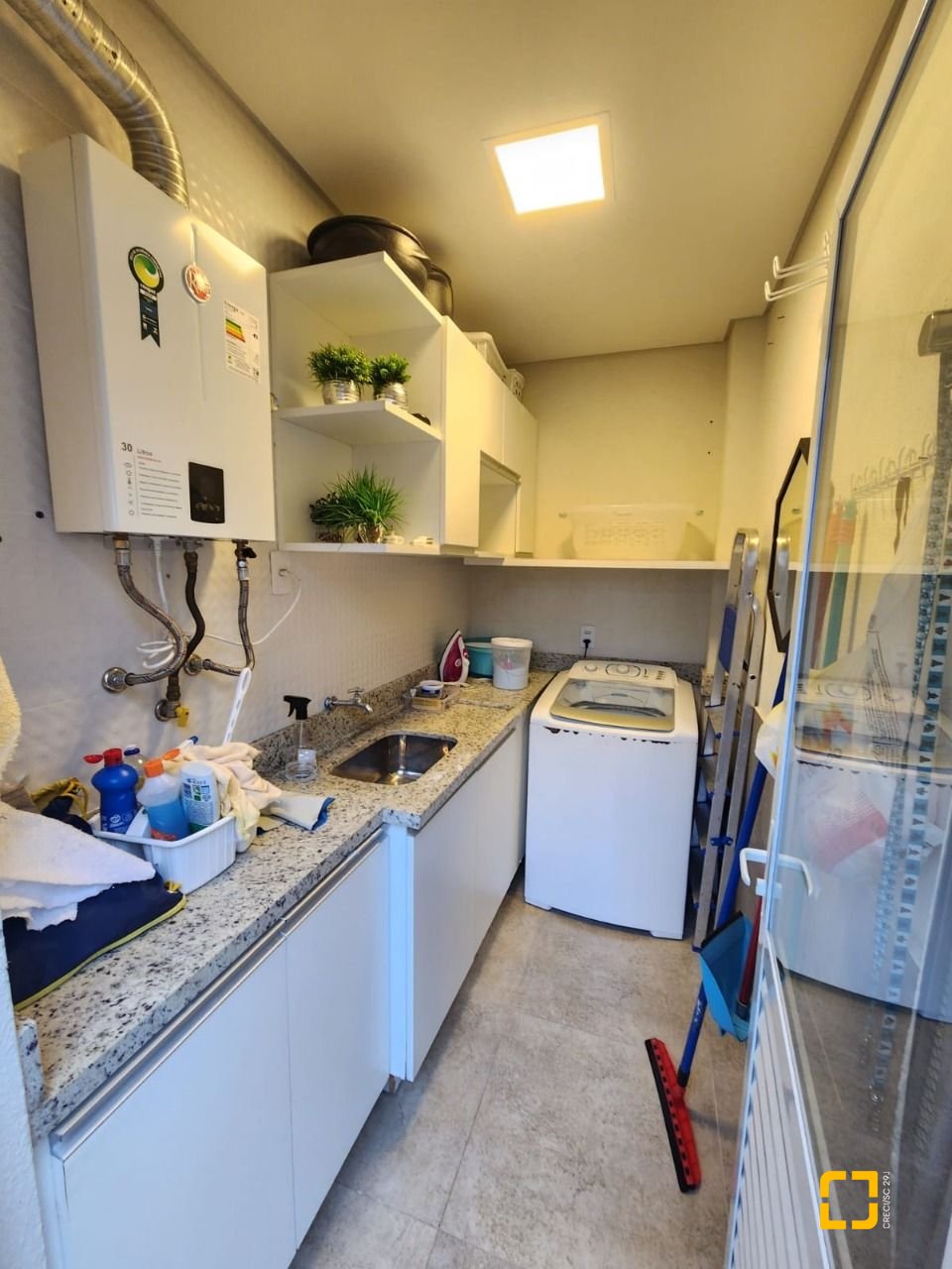 Casa com 178m², 6 quartos (sendo 3 suítes), 2 garagens, no bairro Córrego Grande em Florianópolis
