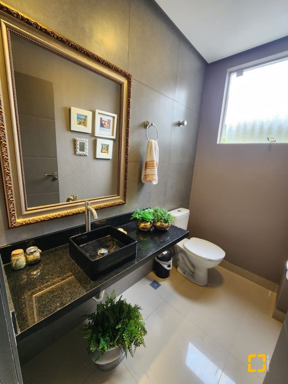 Casa com 178m², 6 quartos (sendo 3 suítes), 2 garagens, no bairro Córrego Grande em Florianópolis