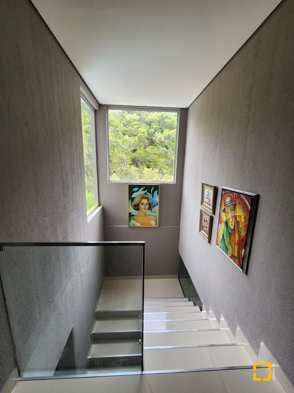 Casa com 178m², 6 quartos (sendo 3 suítes), 2 garagens, no bairro Córrego Grande em Florianópolis