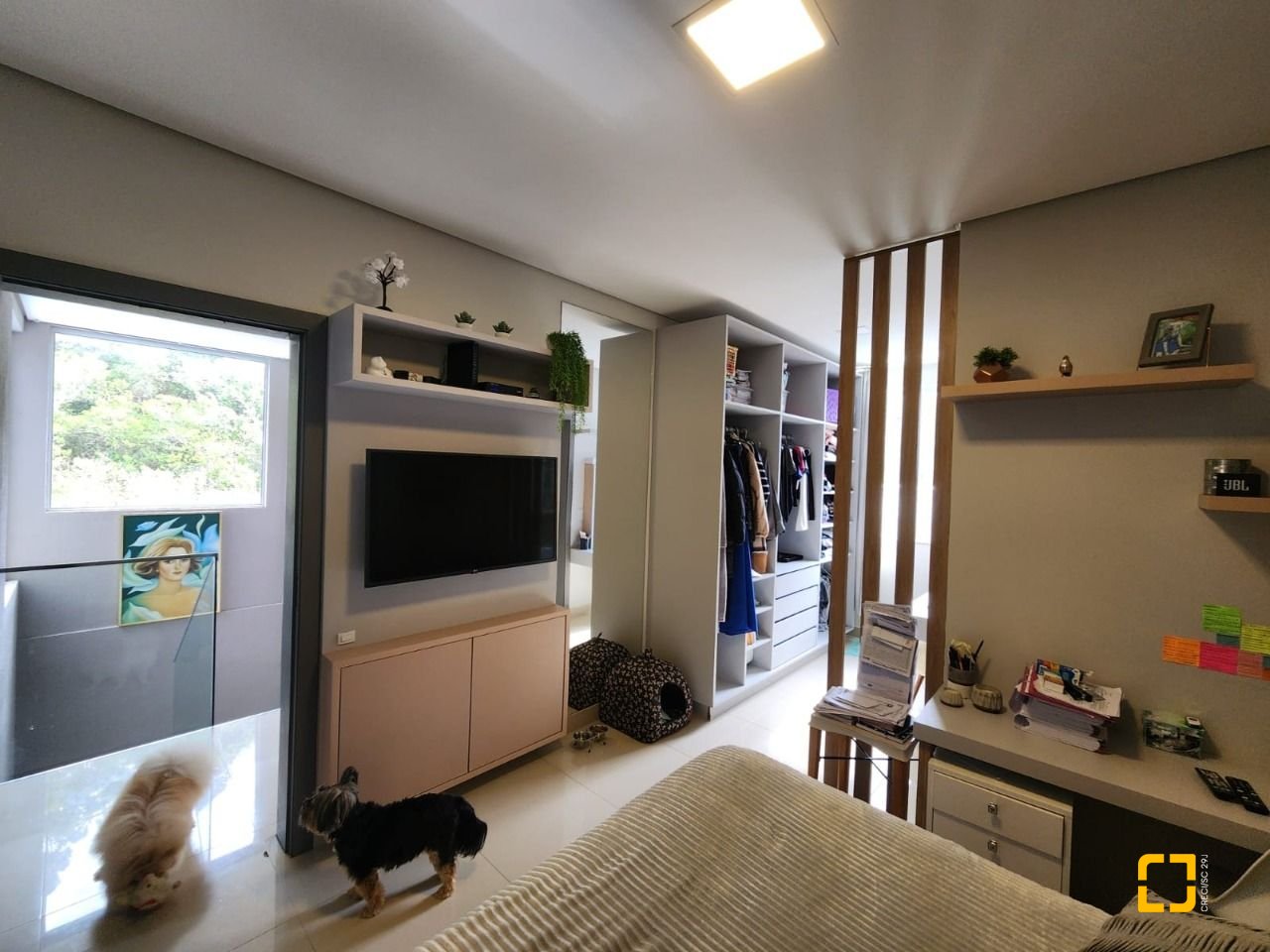 Casa com 178m², 6 quartos (sendo 3 suítes), 2 garagens, no bairro Córrego Grande em Florianópolis