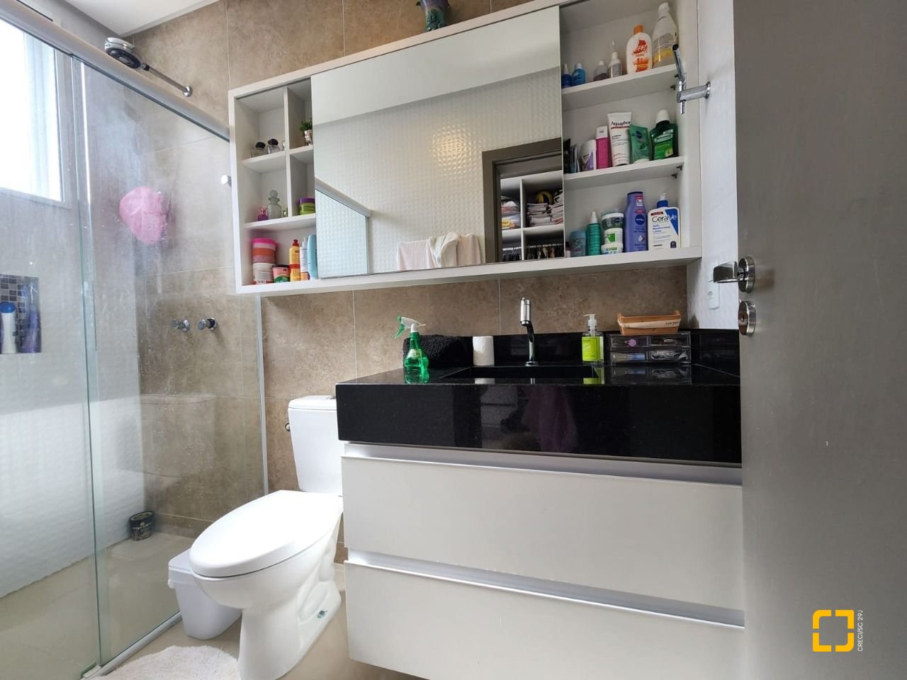 Casa com 178m², 6 quartos (sendo 3 suítes), 2 garagens, no bairro Córrego Grande em Florianópolis