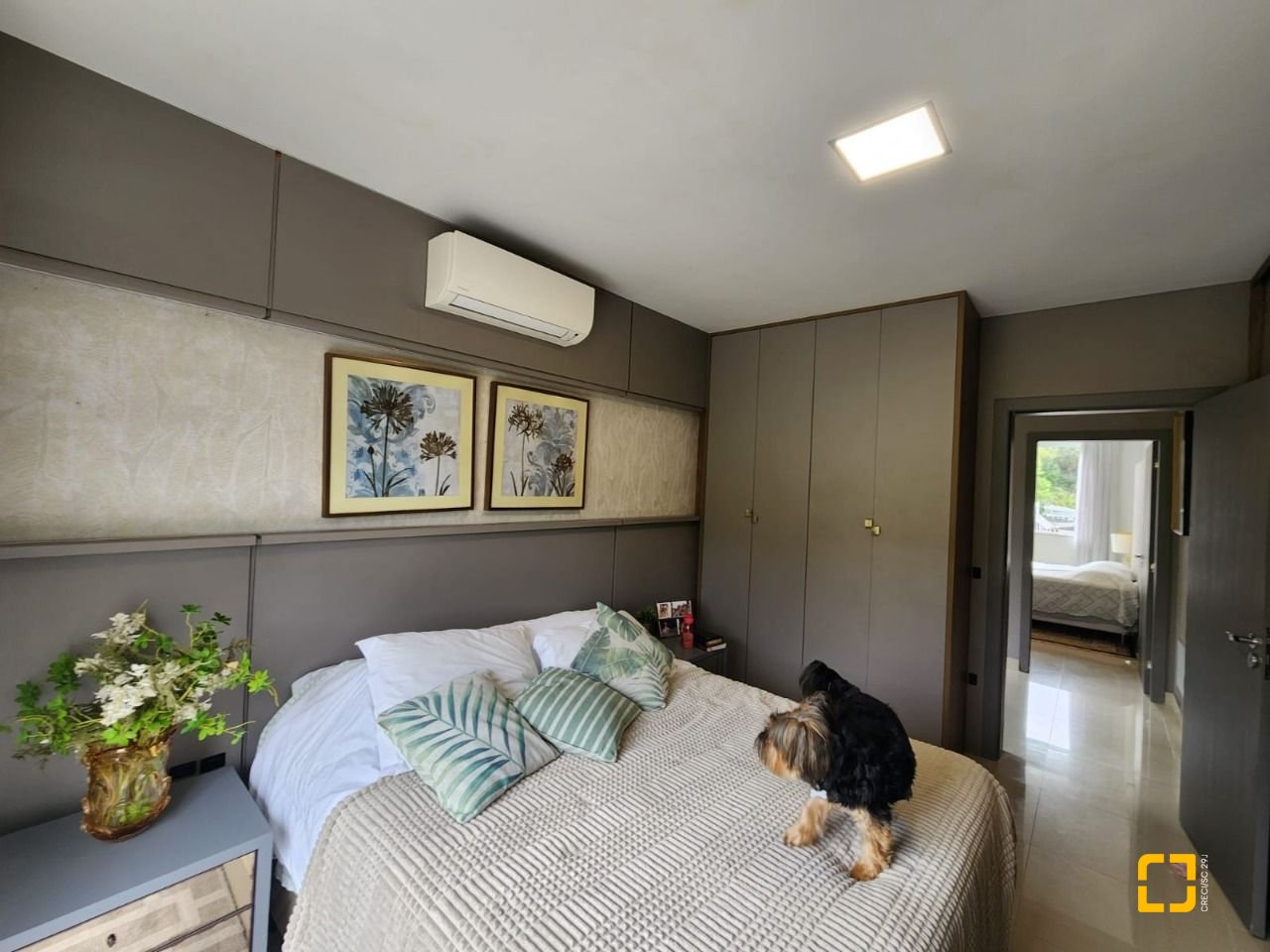 Casa com 178m², 6 quartos (sendo 3 suítes), 2 garagens, no bairro Córrego Grande em Florianópolis