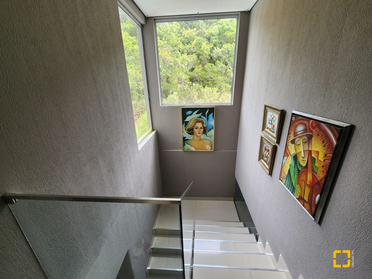 Casa com 178m², 6 quartos (sendo 3 suítes), 2 garagens, no bairro Córrego Grande em Florianópolis