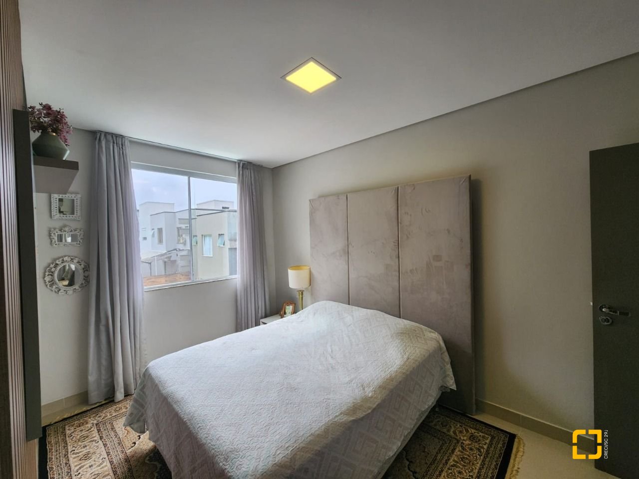 Casa com 178m², 6 quartos (sendo 3 suítes), 2 garagens, no bairro Córrego Grande em Florianópolis