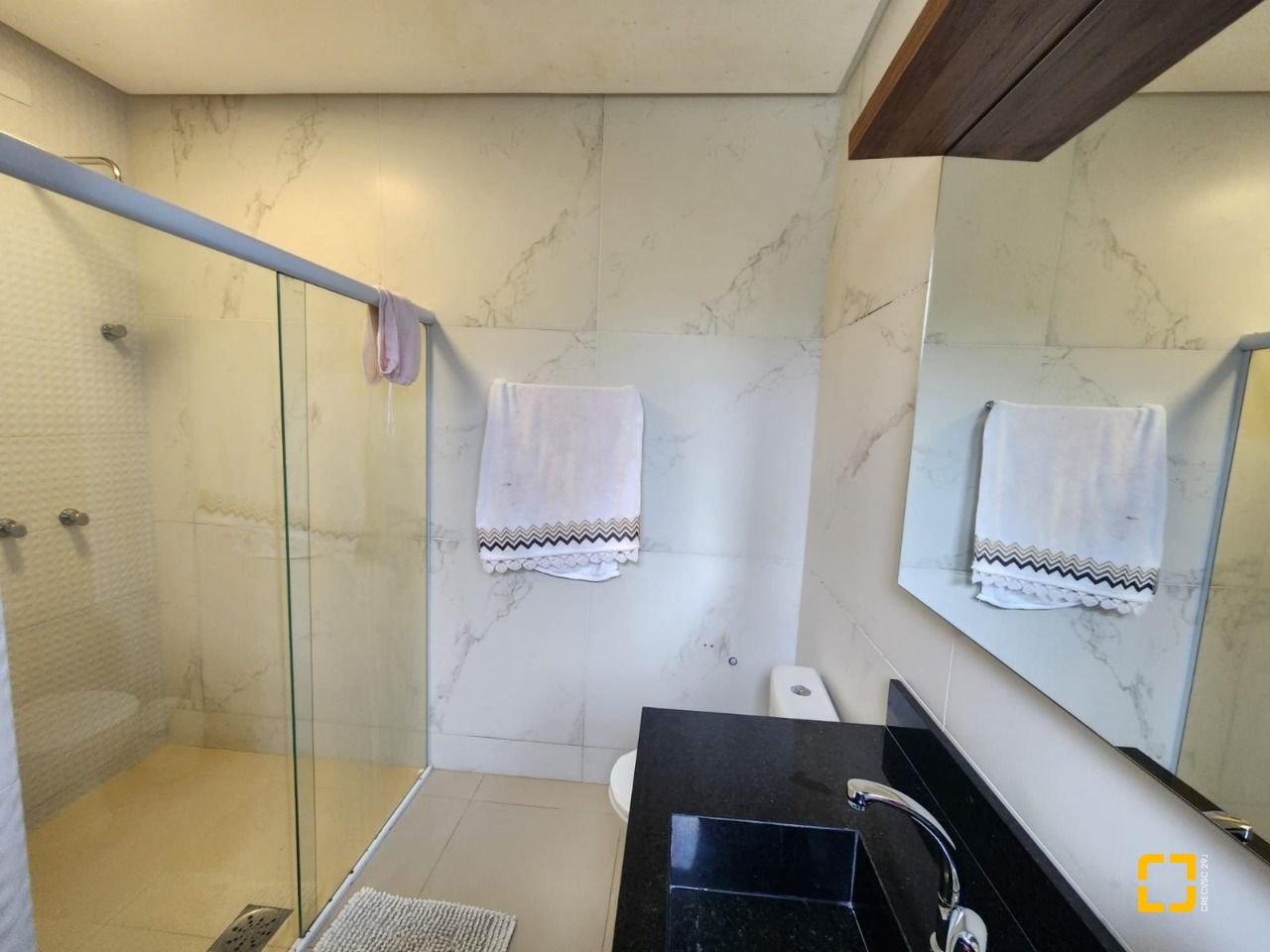 Casa com 178m², 6 quartos (sendo 3 suítes), 2 garagens, no bairro Córrego Grande em Florianópolis