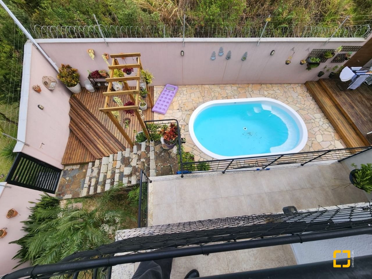 Casa com 178m², 6 quartos (sendo 3 suítes), 2 garagens, no bairro Córrego Grande em Florianópolis