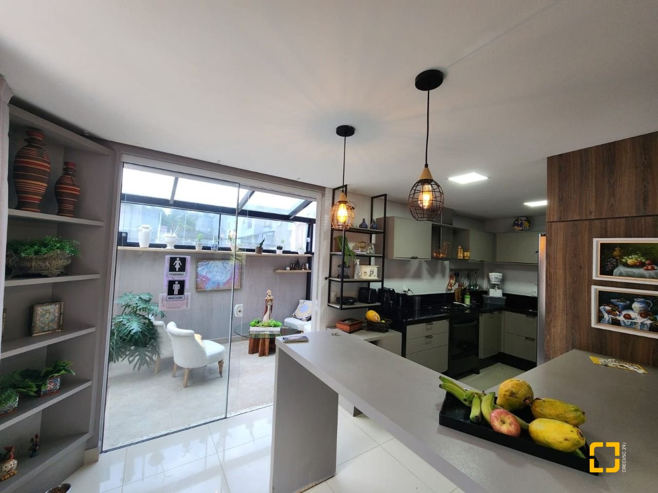 Casa com 178m², 6 quartos (sendo 3 suítes), 2 garagens, no bairro Córrego Grande em Florianópolis