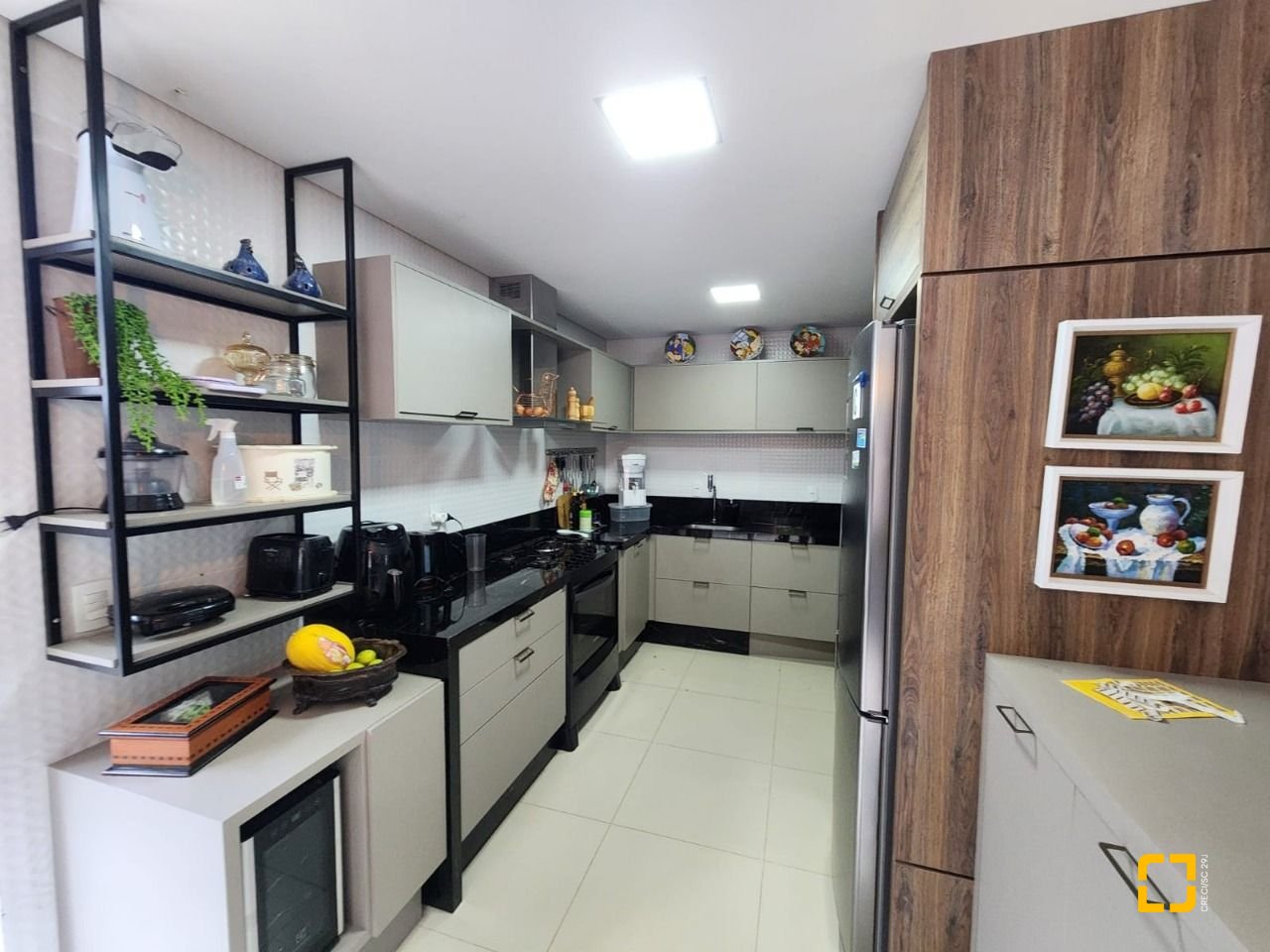 Casa com 178m², 6 quartos (sendo 3 suítes), 2 garagens, no bairro Córrego Grande em Florianópolis