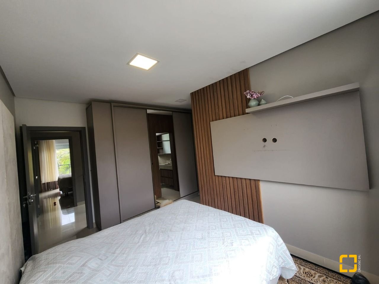 Casa com 178m², 6 quartos (sendo 3 suítes), 2 garagens, no bairro Córrego Grande em Florianópolis