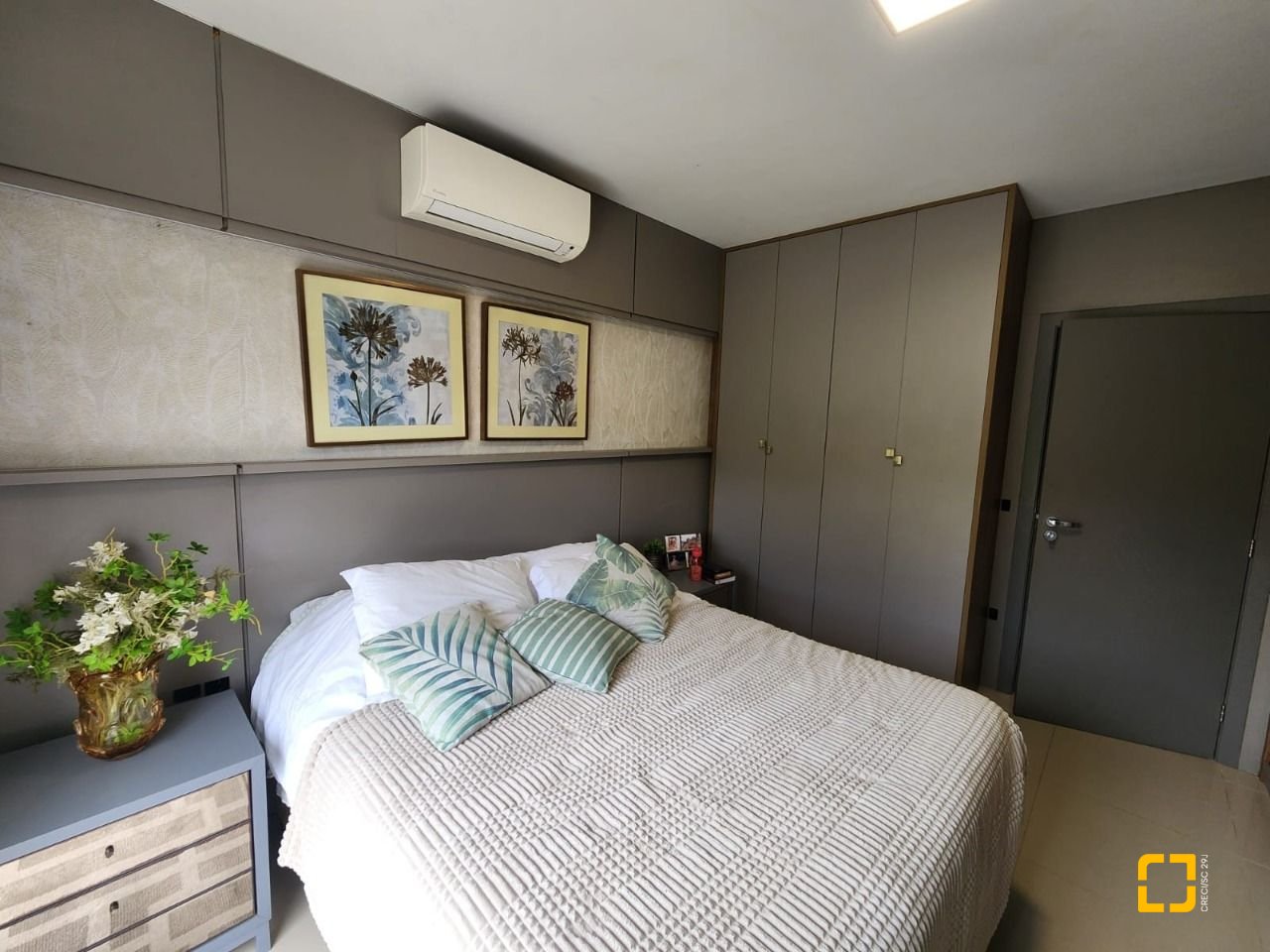 Casa com 178m², 6 quartos (sendo 3 suítes), 2 garagens, no bairro Córrego Grande em Florianópolis