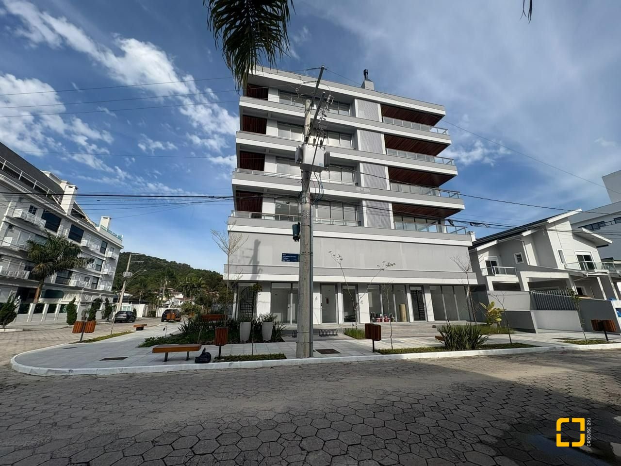 Apartamento com 123m², 3 quartos (sendo 1 suíte), 2 garagens, no bairro Jurerê Internacional em Florianópolis