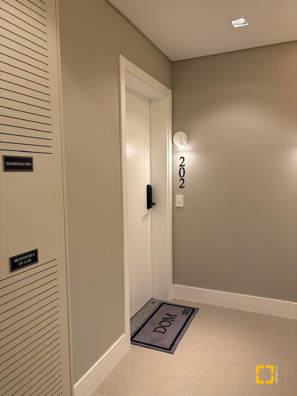 Apartamento com 123m², 3 quartos (sendo 1 suíte), 2 garagens, no bairro Jurerê Internacional em Florianópolis