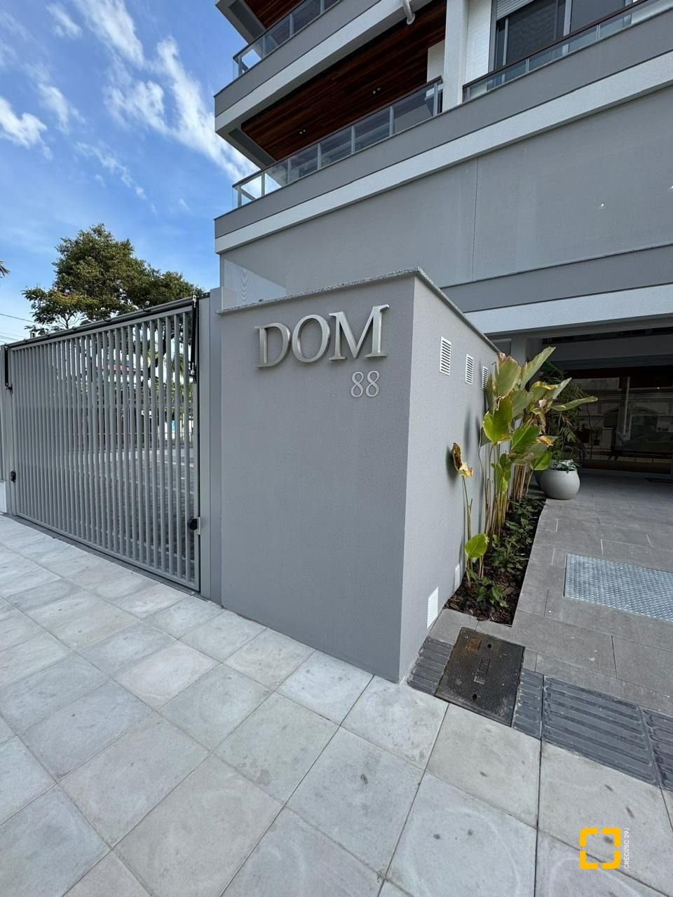 Apartamento com 123m², 3 quartos (sendo 1 suíte), 2 garagens, no bairro Jurerê Internacional em Florianópolis