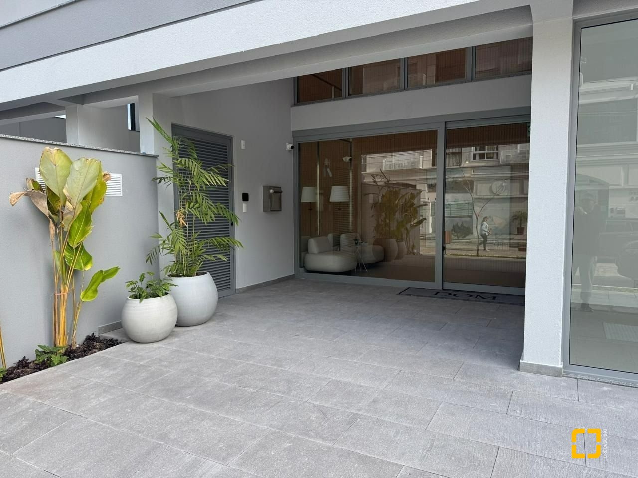 Apartamento com 123m², 3 quartos (sendo 1 suíte), 2 garagens, no bairro Jurerê Internacional em Florianópolis
