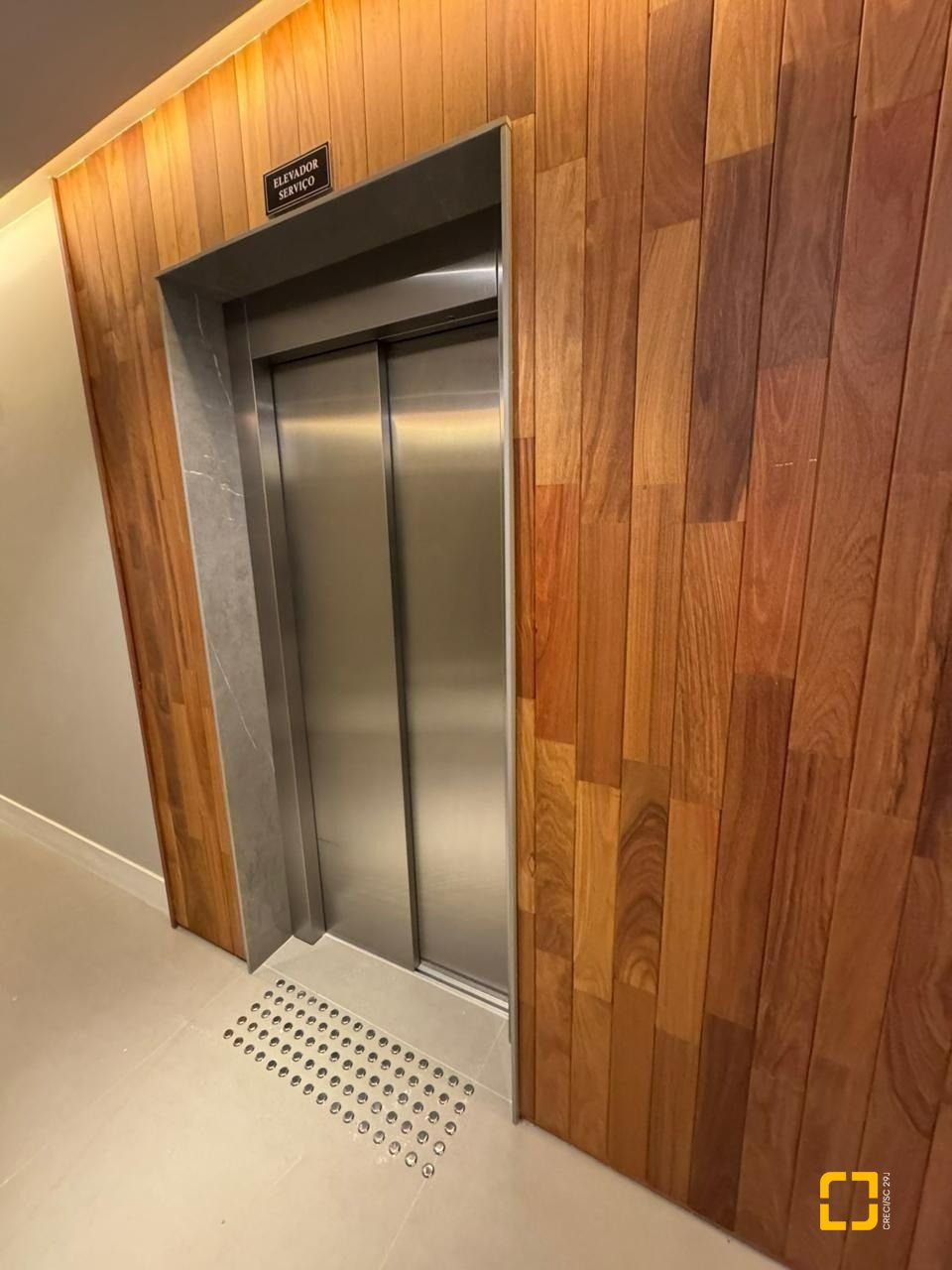 Apartamento com 123m², 3 quartos (sendo 1 suíte), 2 garagens, no bairro Jurerê Internacional em Florianópolis