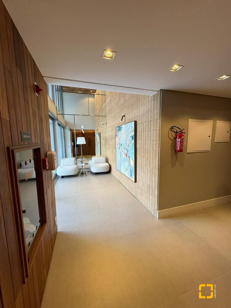 Apartamento com 123m², 3 quartos (sendo 1 suíte), 2 garagens, no bairro Jurerê Internacional em Florianópolis