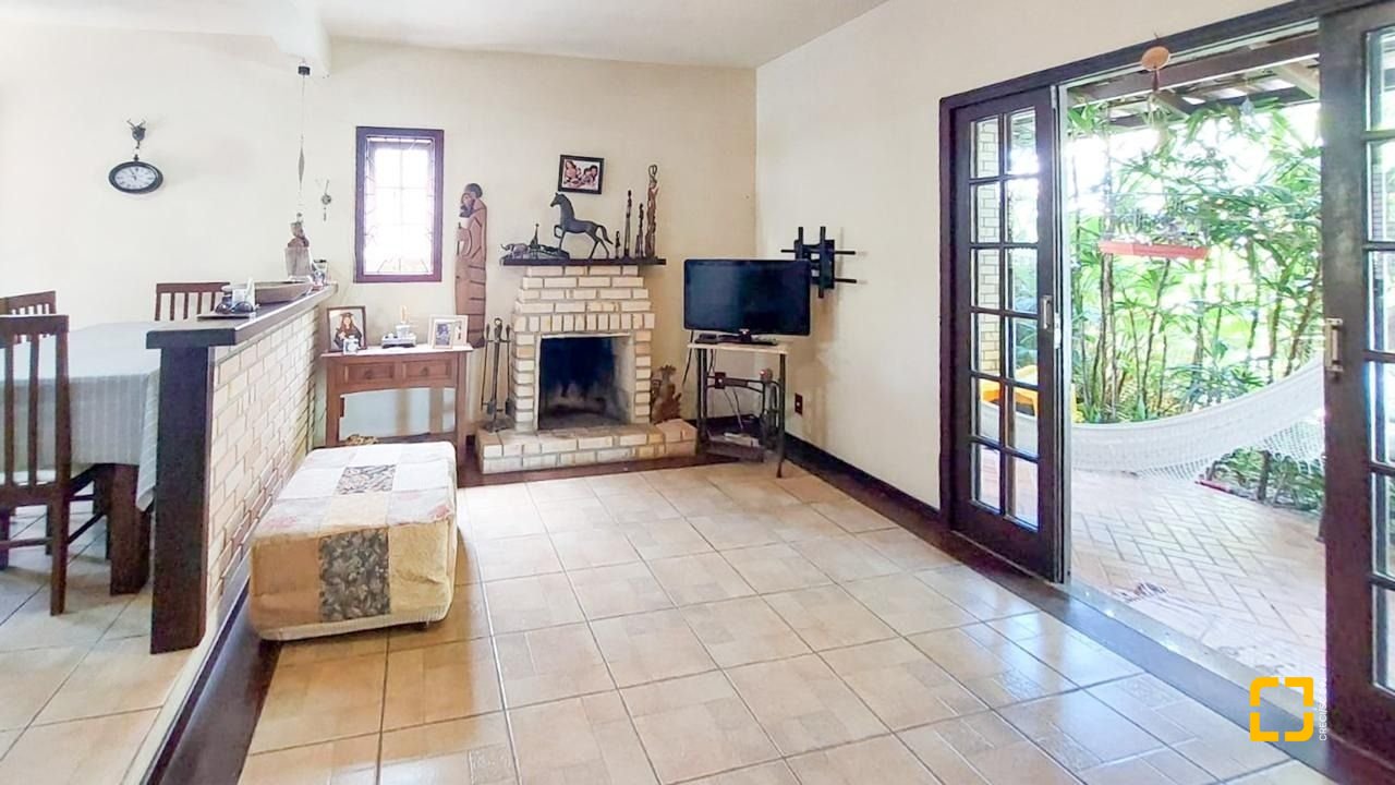 Casa com 160m², 4 quartos (sendo 1 suíte), 2 garagens, no bairro Rio Tavares em Florianópolis