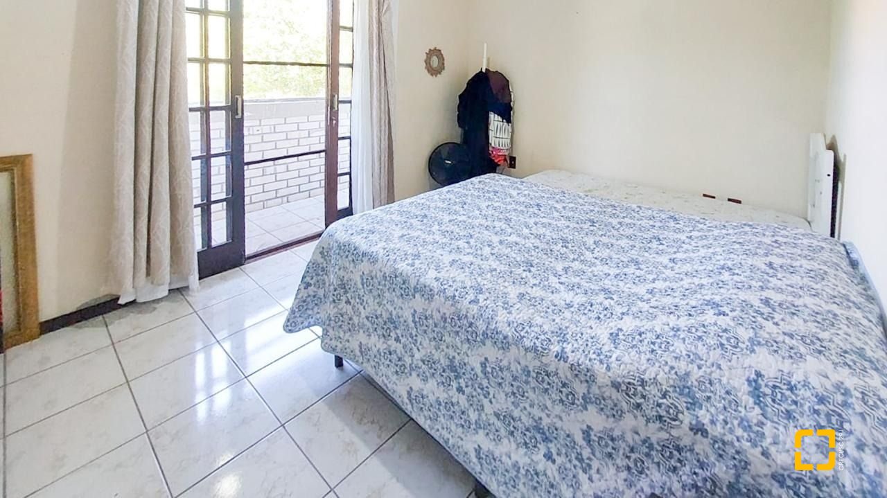 Casa com 160m², 4 quartos (sendo 1 suíte), 2 garagens, no bairro Rio Tavares em Florianópolis