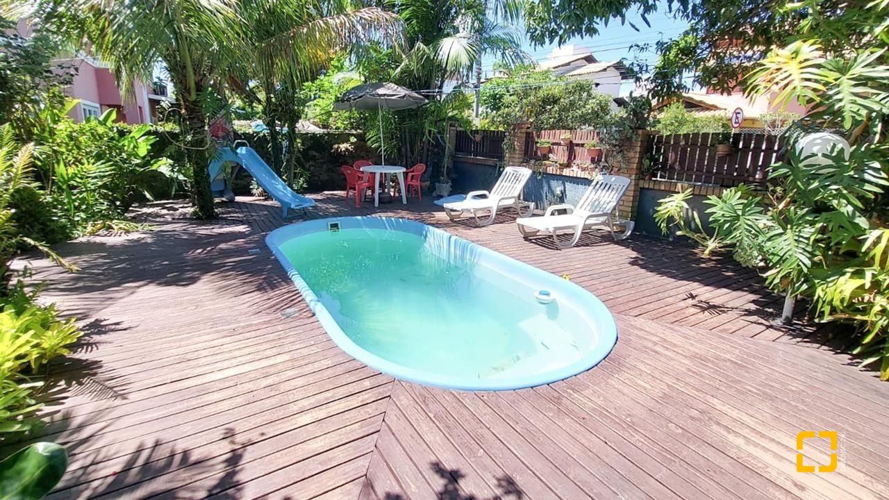 Casa com 160m², 4 quartos (sendo 1 suíte), 2 garagens, no bairro Rio Tavares em Florianópolis