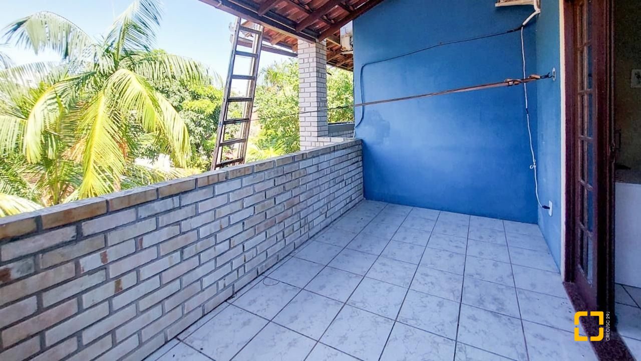 Casa com 160m², 4 quartos (sendo 1 suíte), 2 garagens, no bairro Rio Tavares em Florianópolis