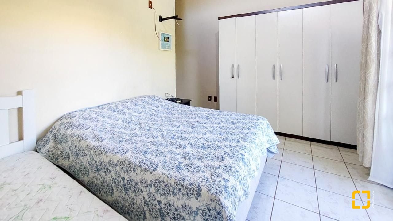 Casa com 160m², 4 quartos (sendo 1 suíte), 2 garagens, no bairro Rio Tavares em Florianópolis