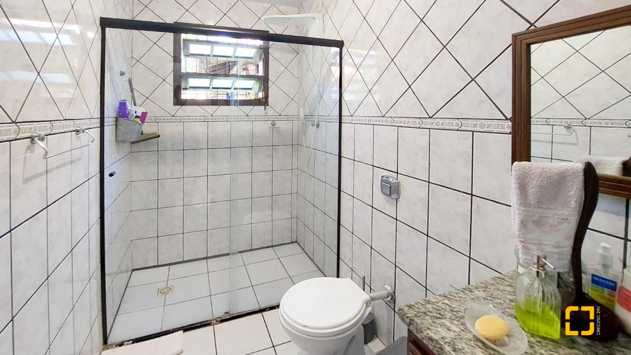 Casa com 160m², 4 quartos (sendo 1 suíte), 2 garagens, no bairro Rio Tavares em Florianópolis
