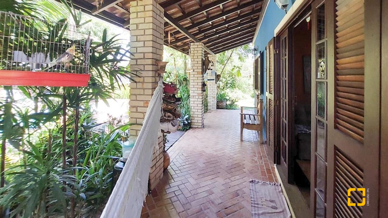 Casa com 160m², 4 quartos (sendo 1 suíte), 2 garagens, no bairro Rio Tavares em Florianópolis