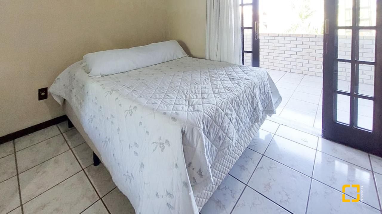 Casa com 160m², 4 quartos (sendo 1 suíte), 2 garagens, no bairro Rio Tavares em Florianópolis
