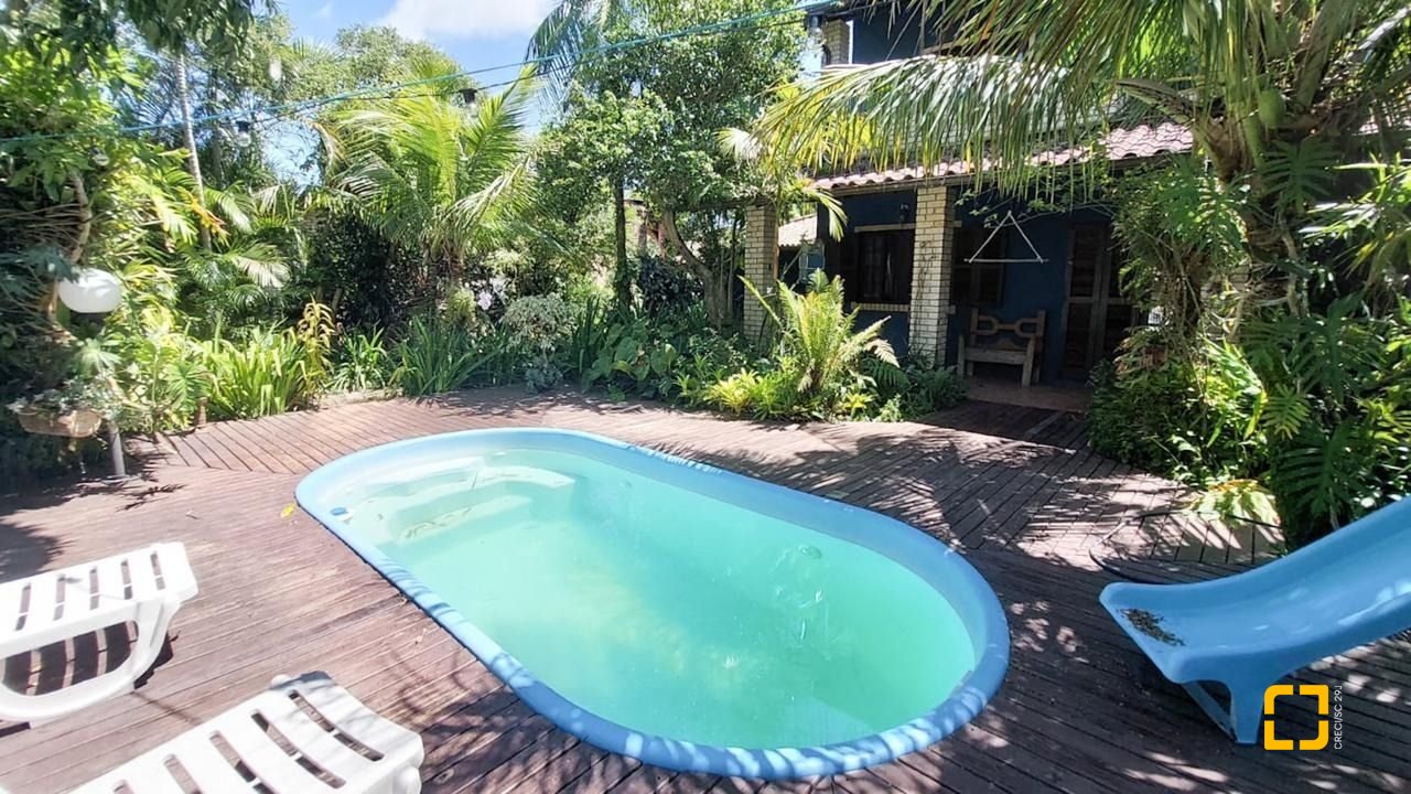 Casa com 160m², 4 quartos (sendo 1 suíte), 2 garagens, no bairro Rio Tavares em Florianópolis