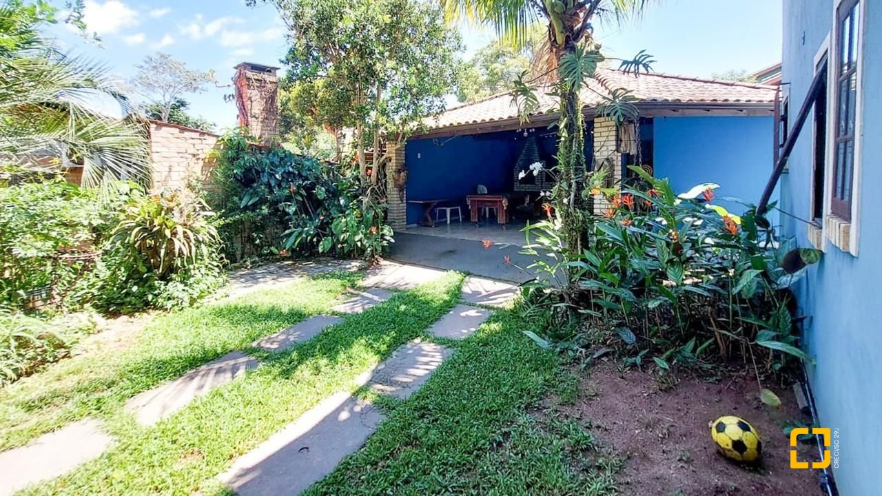 Casa com 160m², 4 quartos (sendo 1 suíte), 2 garagens, no bairro Rio Tavares em Florianópolis