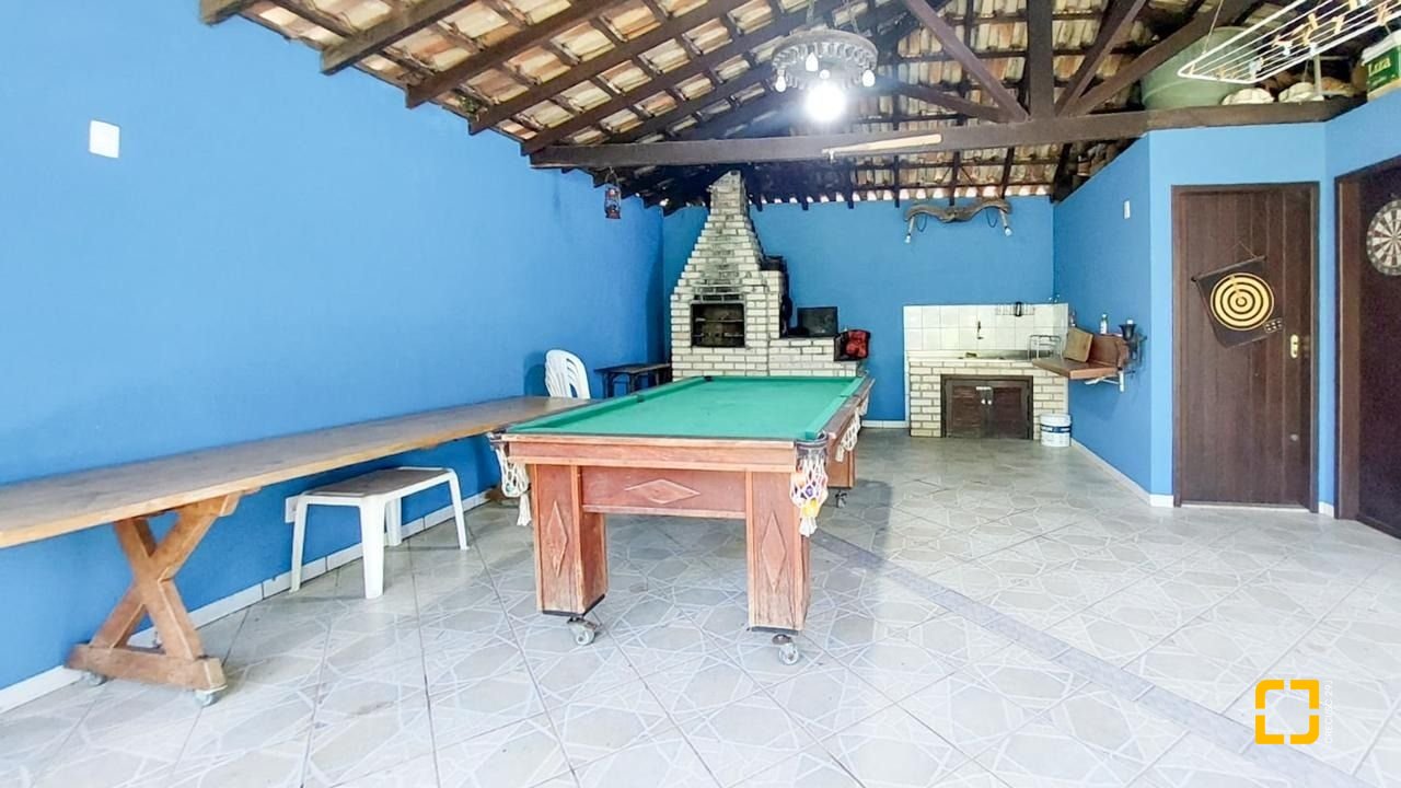 Casa com 160m², 4 quartos (sendo 1 suíte), 2 garagens, no bairro Rio Tavares em Florianópolis