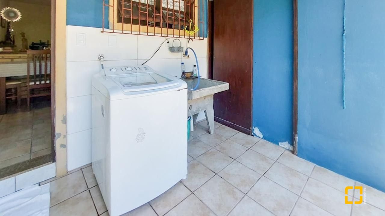 Casa com 160m², 4 quartos (sendo 1 suíte), 2 garagens, no bairro Rio Tavares em Florianópolis
