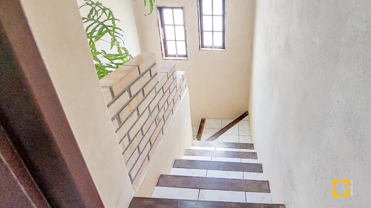 Casa com 160m², 4 quartos (sendo 1 suíte), 2 garagens, no bairro Rio Tavares em Florianópolis