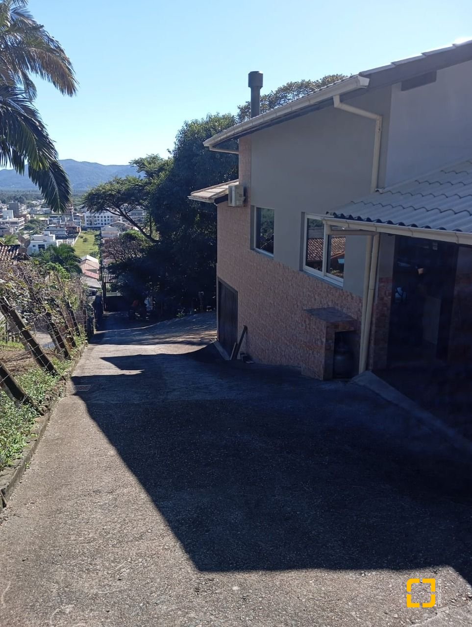 Casa com 15600m², 4 quartos (sendo 1 suíte), 2 garagens, no bairro Ribeirão da Ilha em Florianópolis