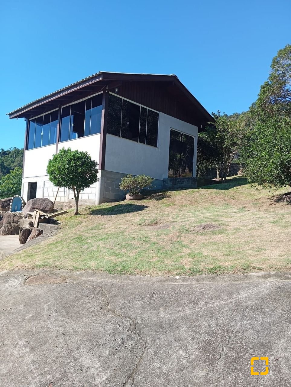 Casa com 15600m², 4 quartos (sendo 1 suíte), 2 garagens, no bairro Ribeirão da Ilha em Florianópolis