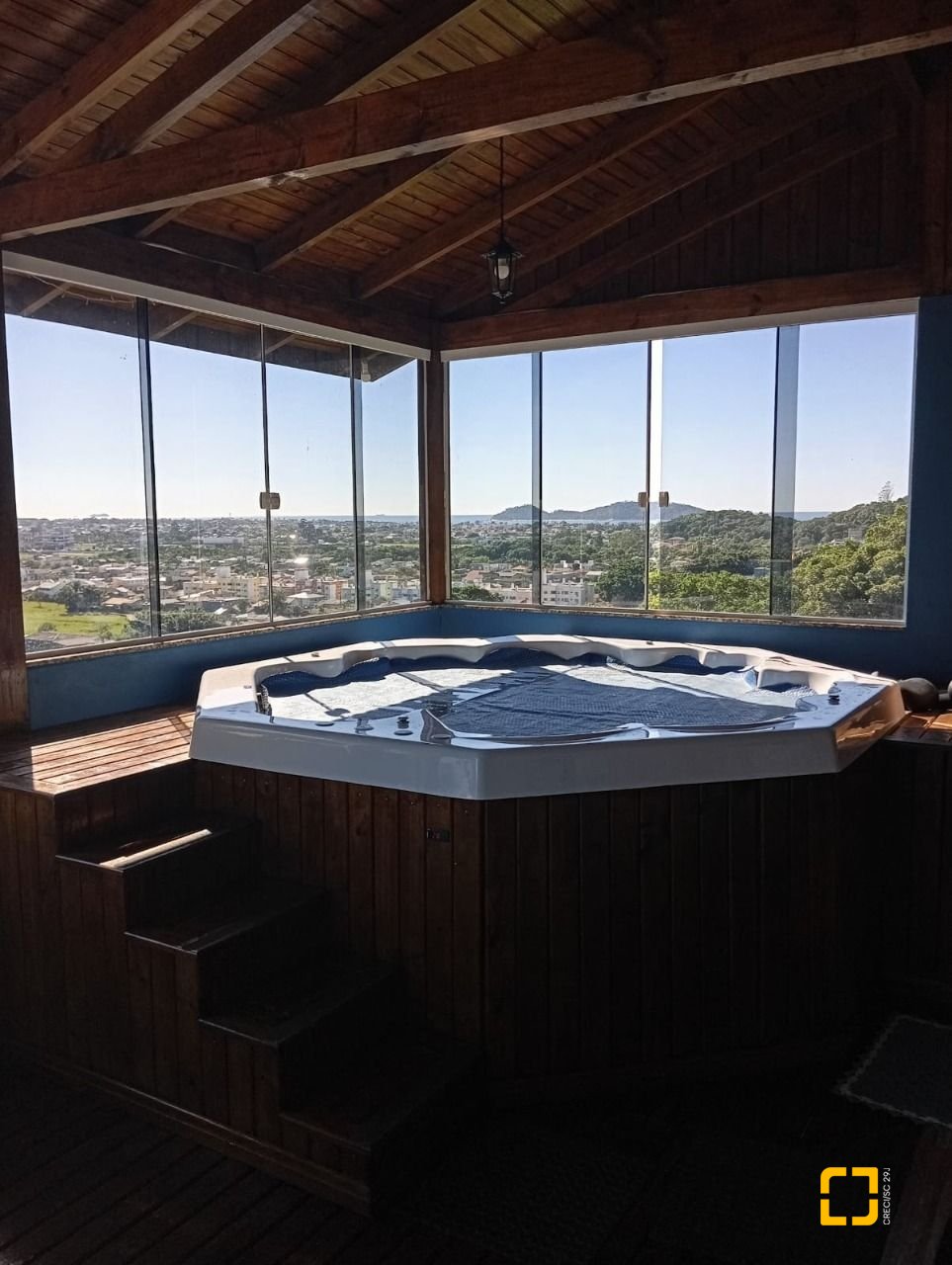 Casa com 15600m², 4 quartos (sendo 1 suíte), 2 garagens, no bairro Ribeirão da Ilha em Florianópolis