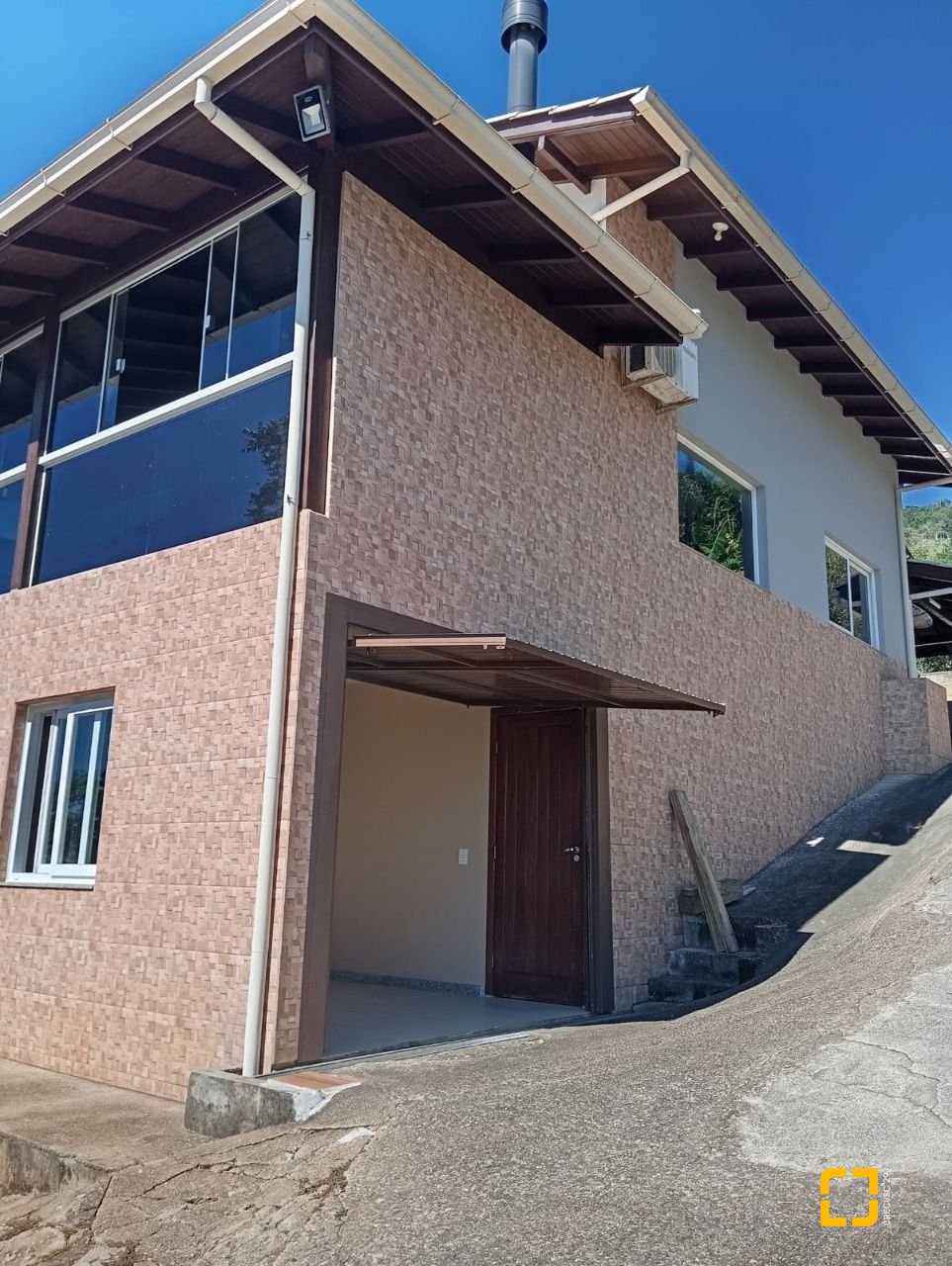 Casa com 15600m², 4 quartos (sendo 1 suíte), 2 garagens, no bairro Ribeirão da Ilha em Florianópolis