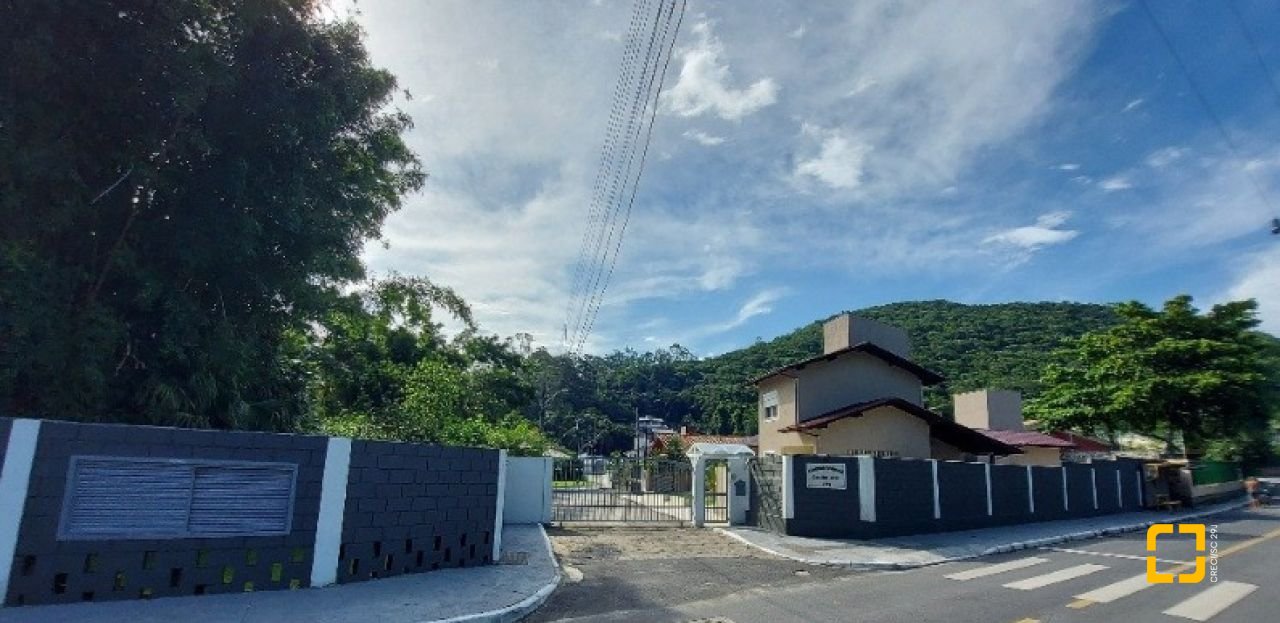 Terreno com 1435m², no bairro Sambaqui em Florianópolis