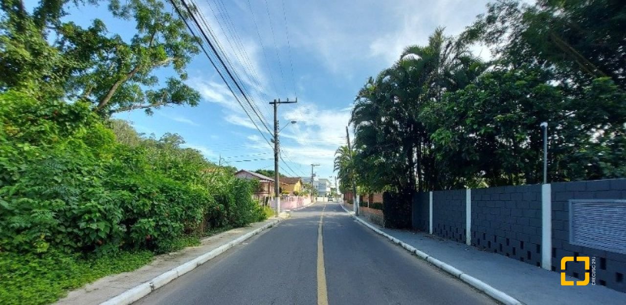 Terreno com 1435m², no bairro Sambaqui em Florianópolis