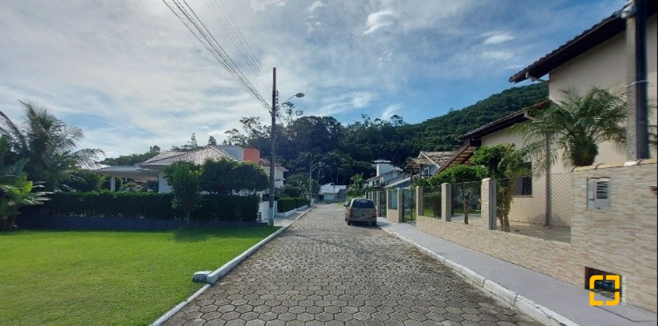 Terreno com 1435m², no bairro Sambaqui em Florianópolis
