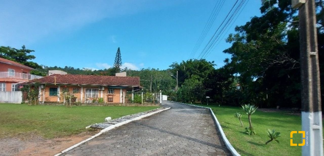 Terreno com 1435m², no bairro Sambaqui em Florianópolis