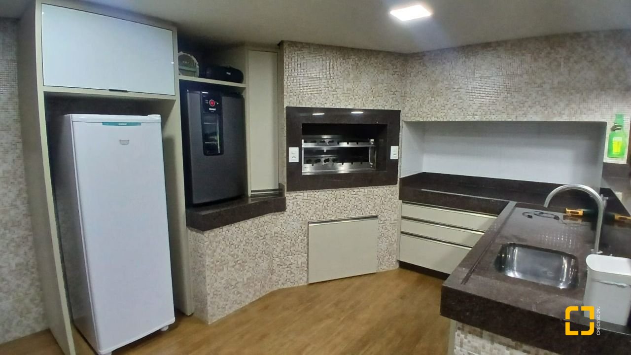Casa com 271m², 3 quartos (sendo 1 suíte), 2 garagens, no bairro Barreiros em São José