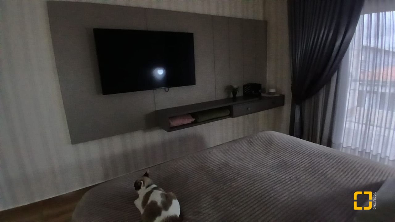 Casa com 271m², 3 quartos (sendo 1 suíte), 2 garagens, no bairro Barreiros em São José